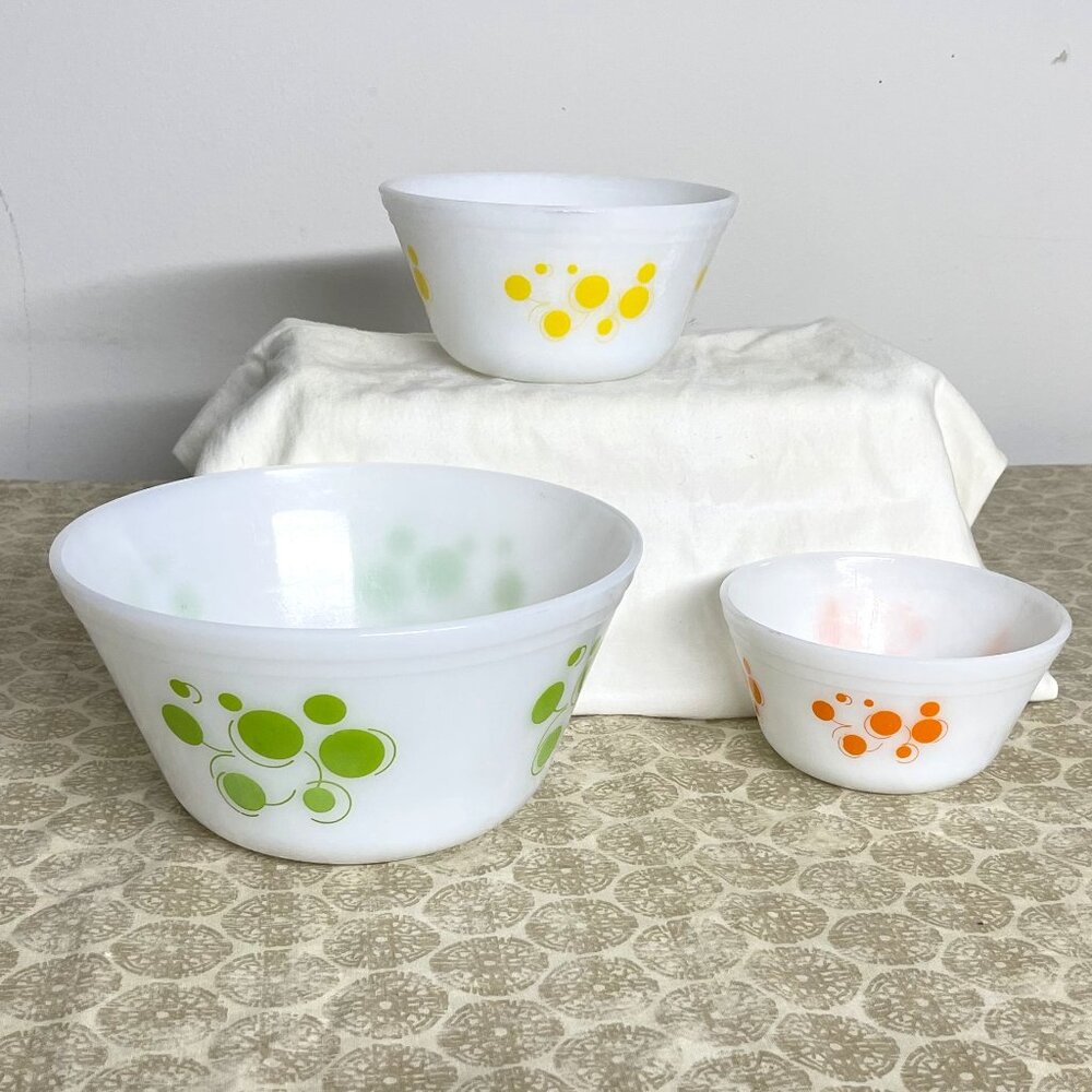 Vintage Atomic Dot Federal Glass Mixing Bowl Set